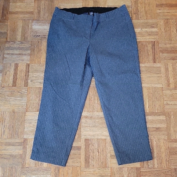 Lane Bryant Gray Pantsuit Classic Elegance Pin-Stripe Design SIZE 18 - Picture 1 of 8
